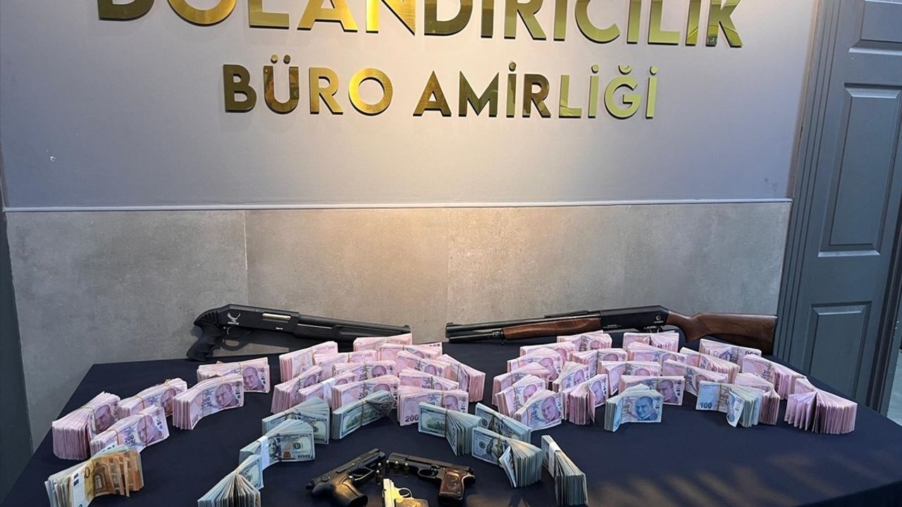 Ankara'da Kadın Profilleri Üzerinden Operasyon: 25 Şüpheli Gözaltında
