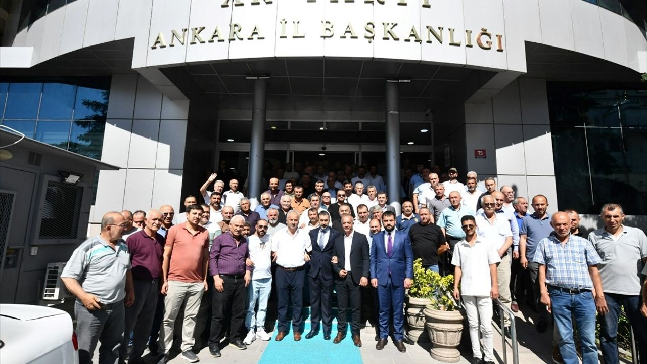 Ankara Minibüsçüler Esnaf Odası'ndan AK Parti'ye Teşekkür Ziyareti