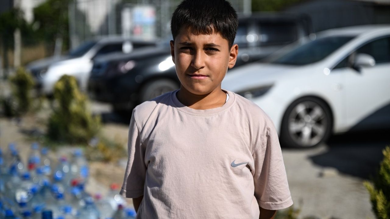 Antakya'da Orman Yangınına Küçüklerin İnsani Desteği