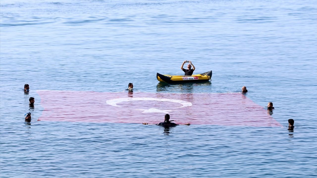 Antalya'da 15 Temmuz İçin Dev Türk Bayrağı Açıldı