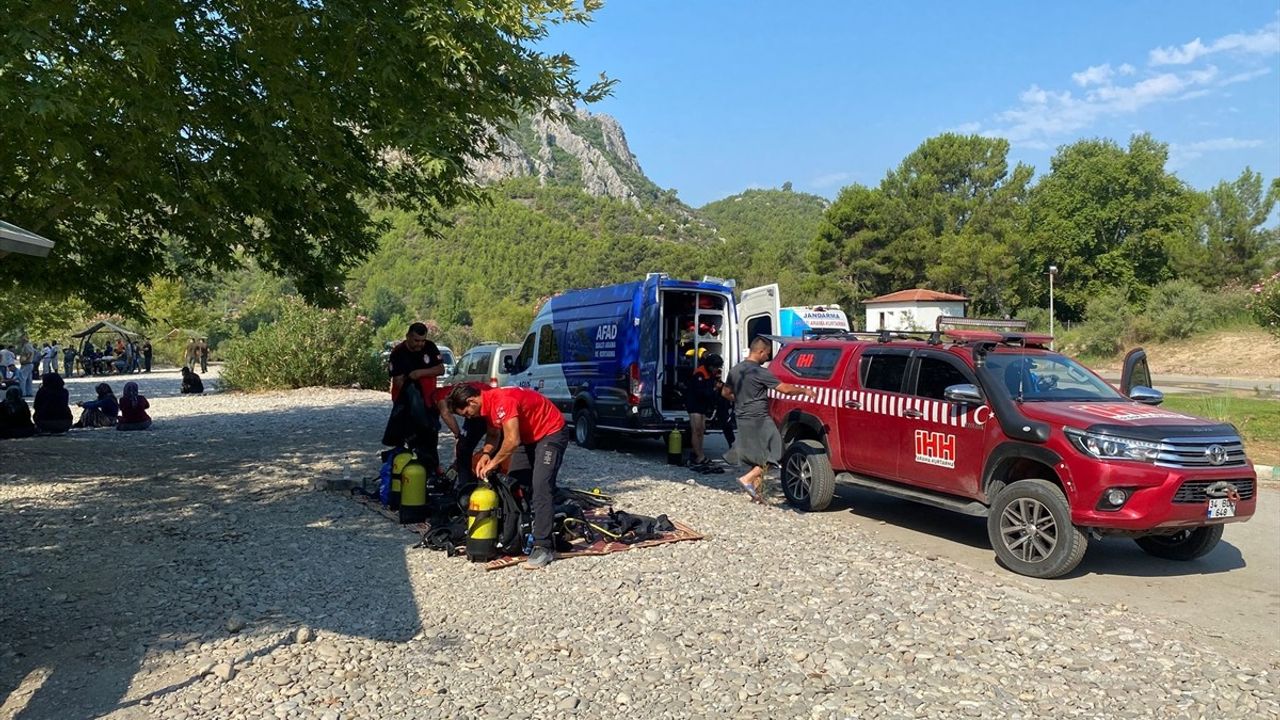 Antalya'da Irmakta Kaybolan Çocuk İçin Arama Çalışmaları Devam Ediyor