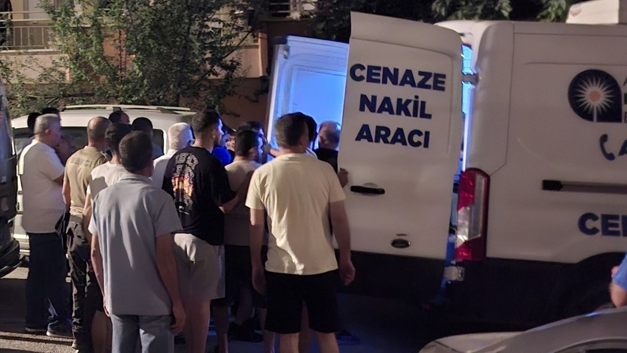 Antalya'da Kardeş Cinayeti: Üniversite Öğrencisi Kız Kardeşi Tarafından Öldürüldü
