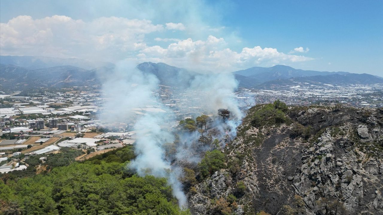 Antalya'da Orman Yangını Kontrol Altına Alındı