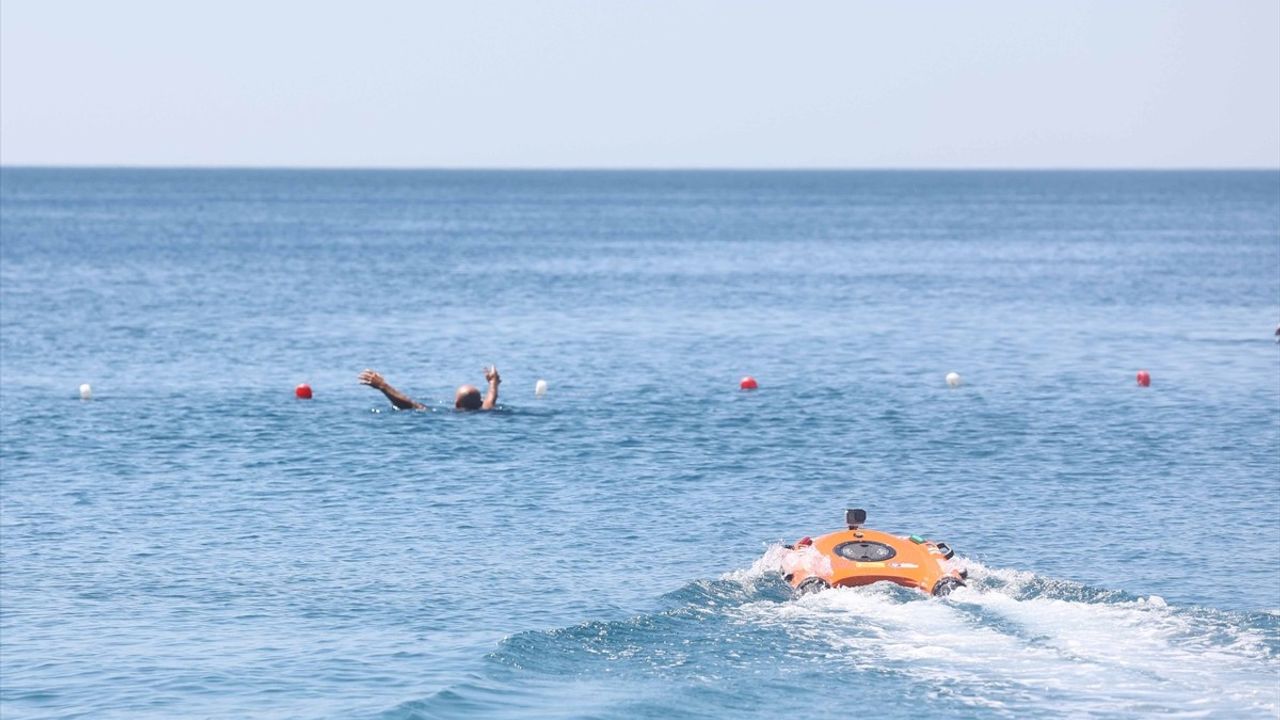 Antalya'da Plajlarda Cankurtaran Robotları Hizmette