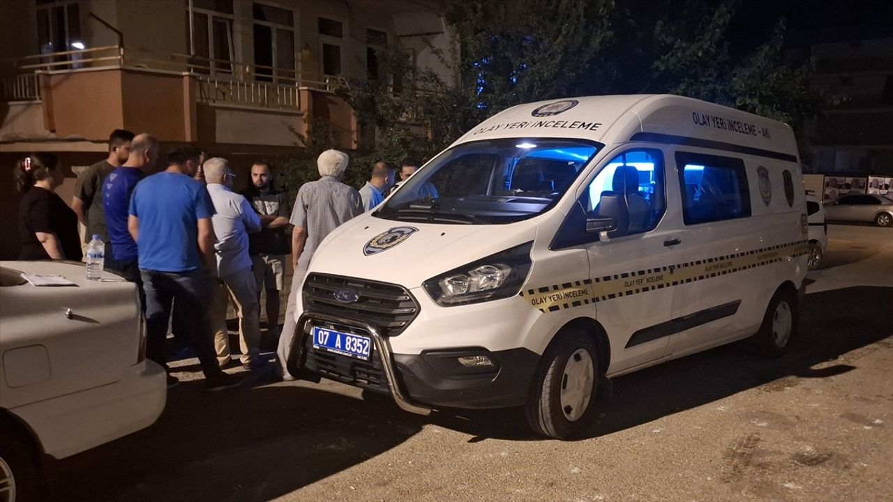 Antalya'da Üniversite Öğrencisi Kız, Ağabeyi Tarafından Öldürüldü