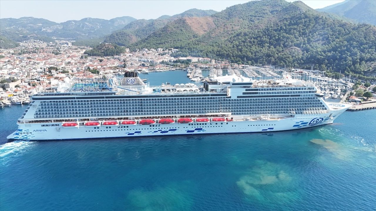 Aroya Kruvaziyeri Marmaris'e 1750 Yolcu Getirdi