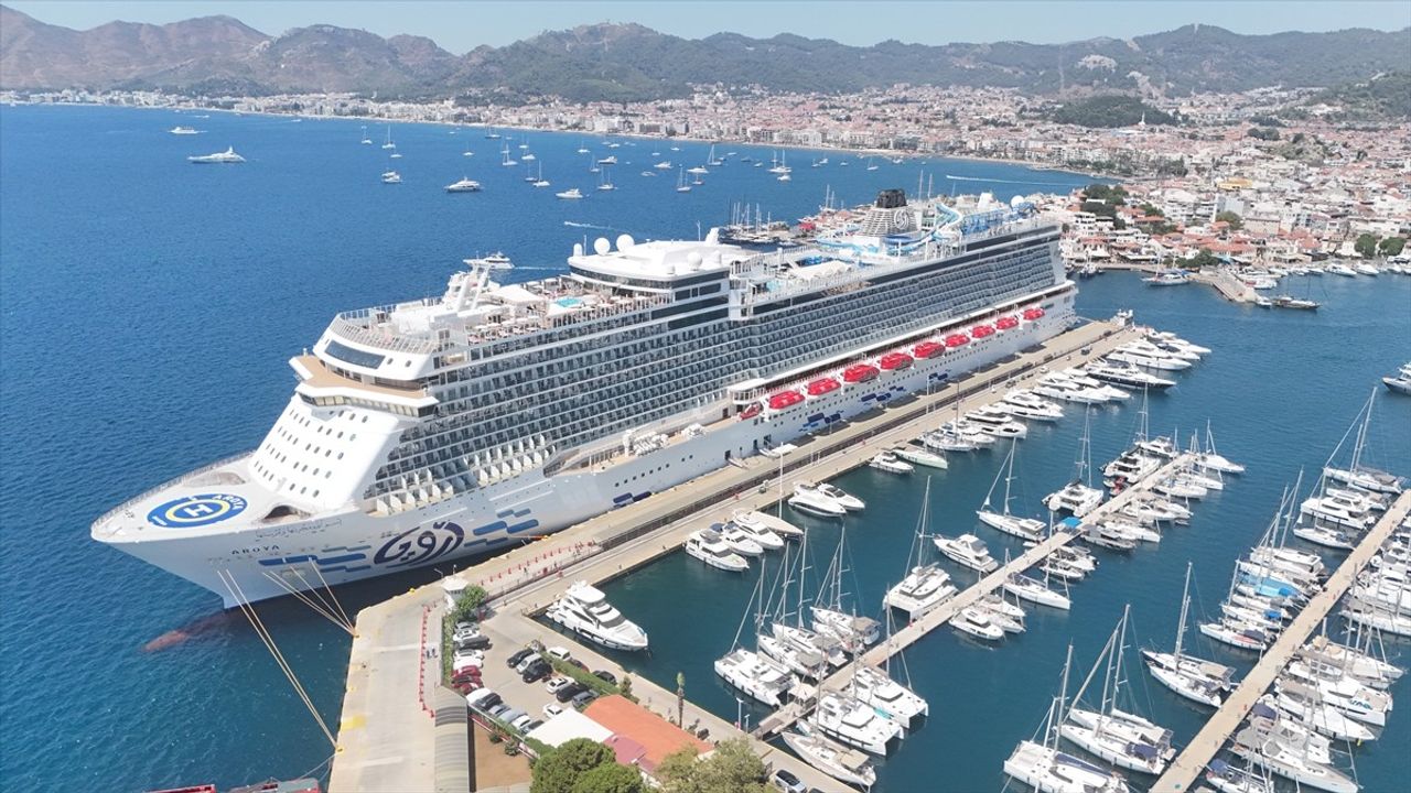 Aroya Kruvaziyeri Marmaris'te