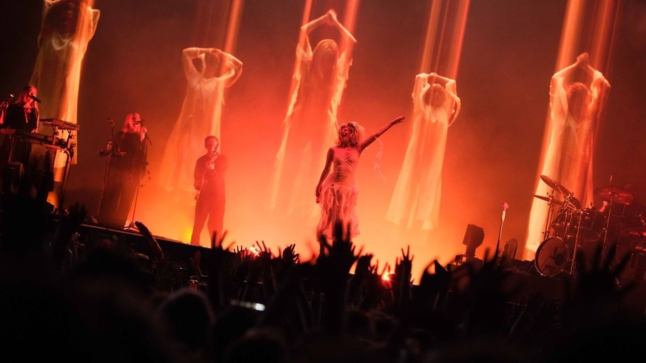Aurora İstanbul'da Unutulmaz Bir Konser Verdi