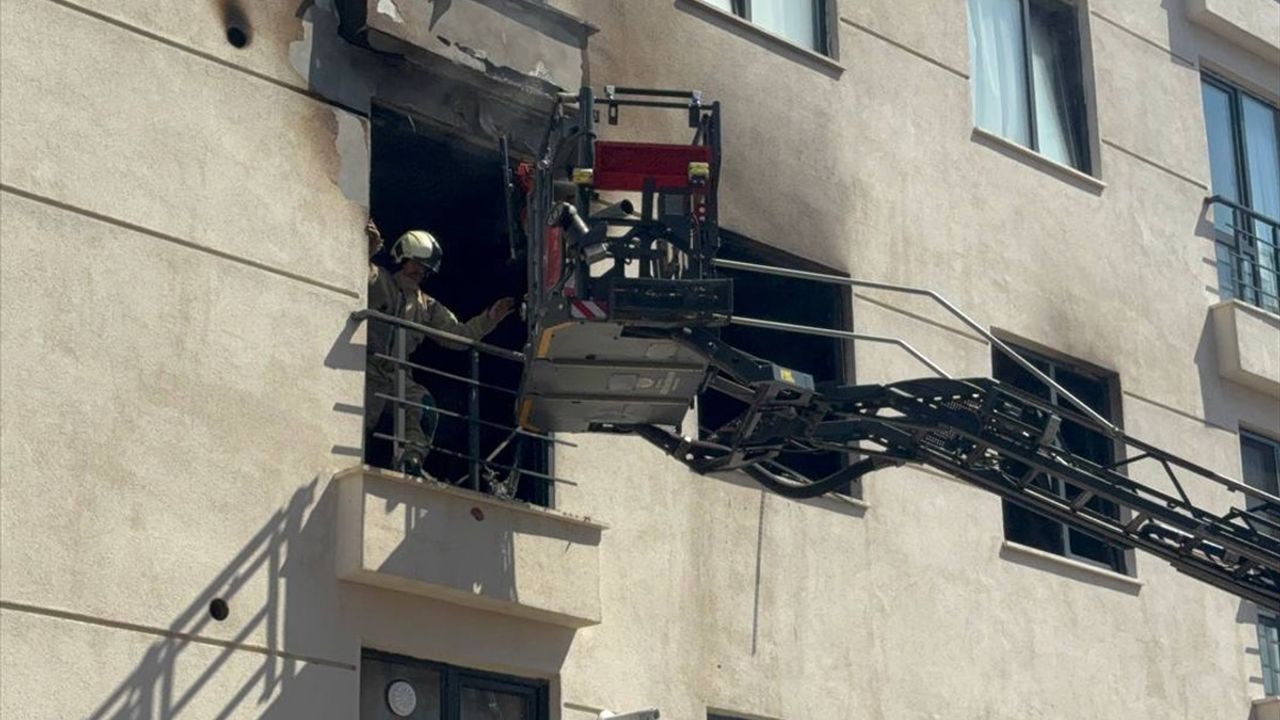 Avcılar'daki Apartman Yangını: 3 Yaralı