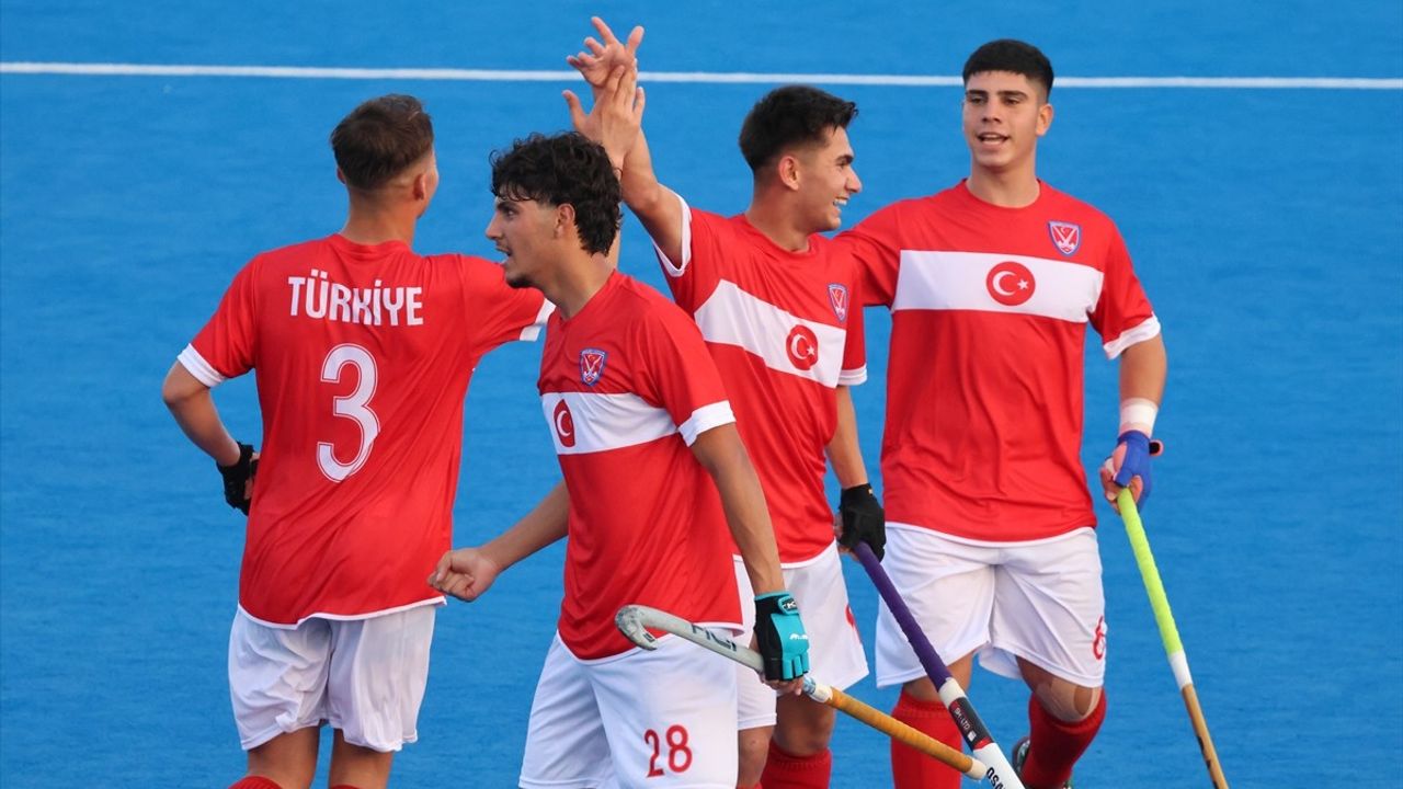 Avrupa Hokey 18 Yaş Altı Klasman II Turnuvası Antalya'da Devam Ediyor