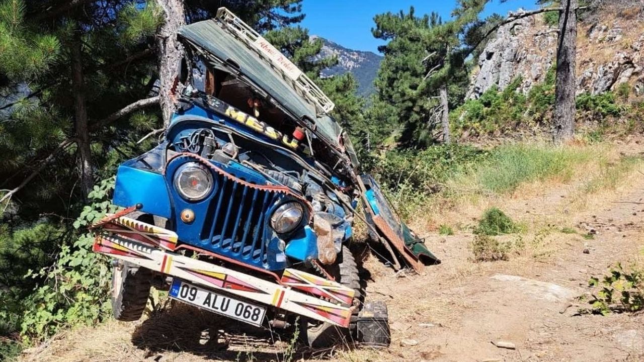 Aydın'da Şarampole Devrilen Cipte Üç Yaralı