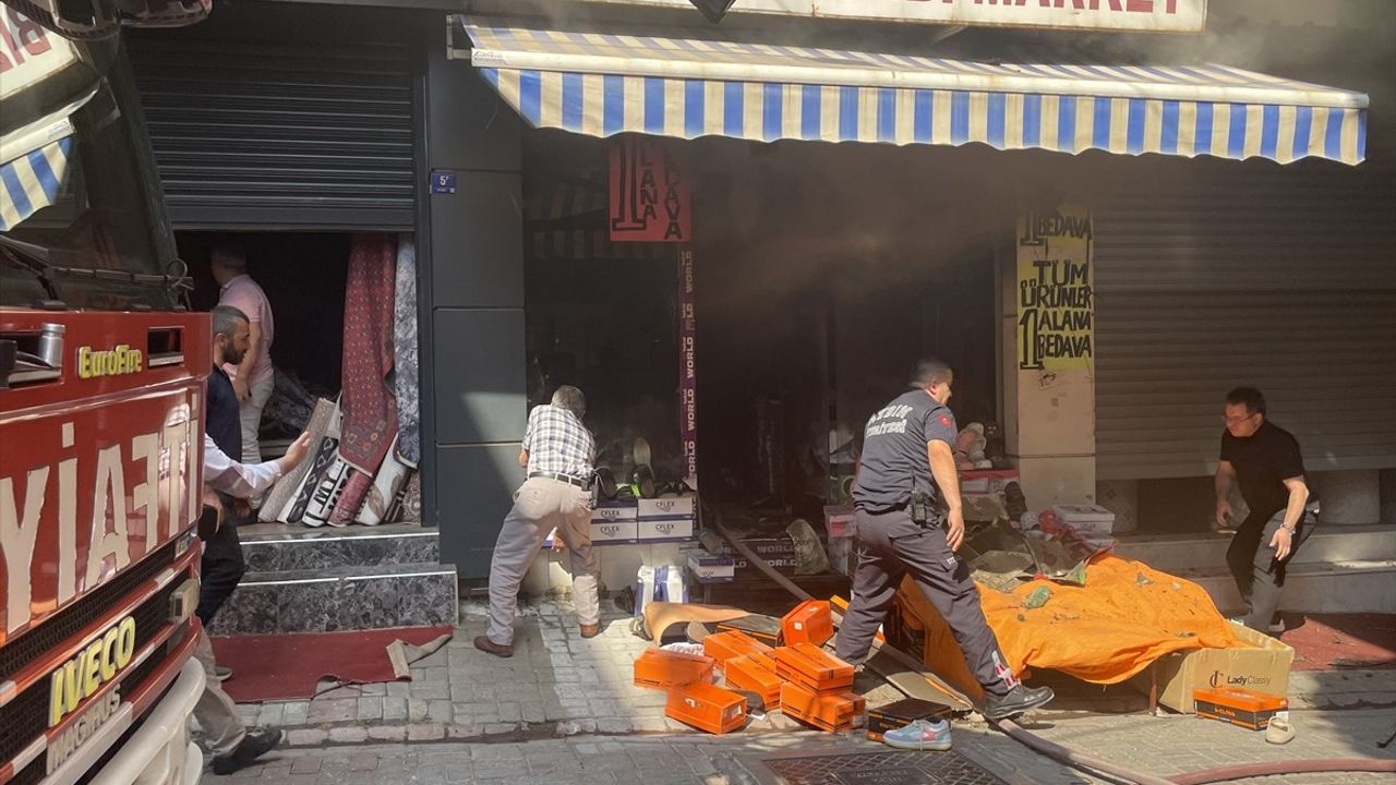 Aydın'daki Ayakkabı Dükkanında Yangın Çıktı