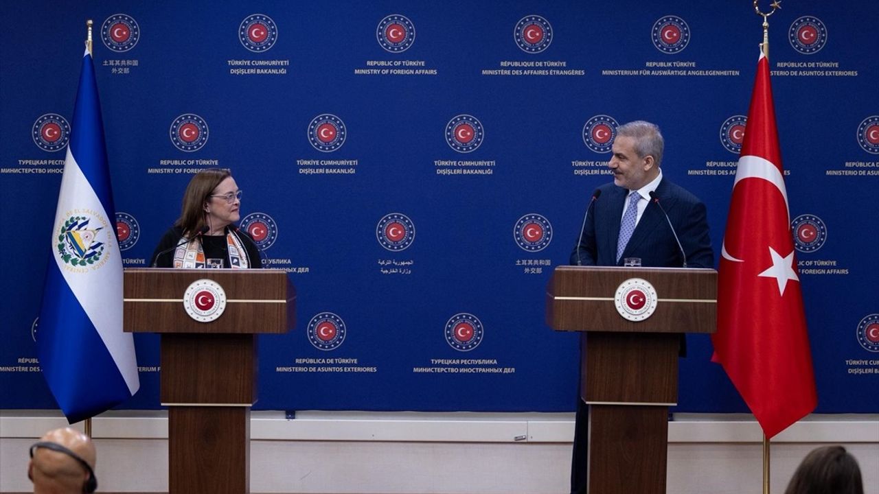 Bakan Hakan Fidan, İsrail'in Suriye Politikalarını Eleştirdi