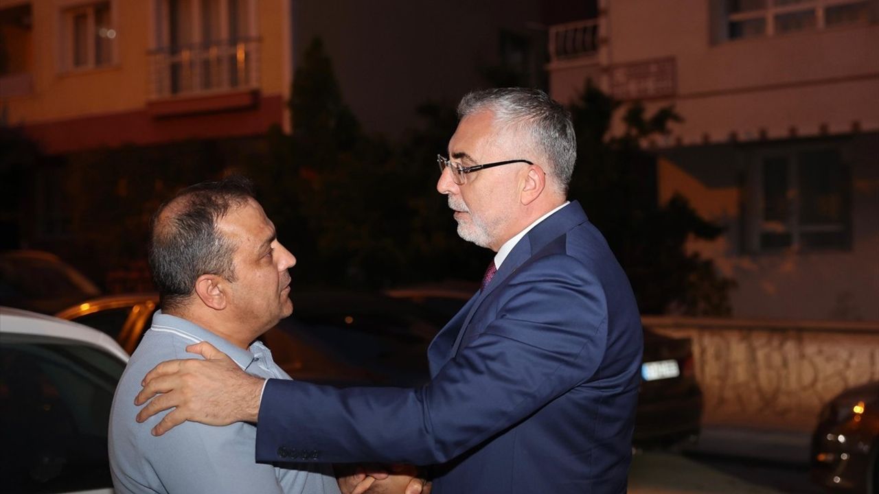 Bakan Işıkhan, 15 Temmuz Şehidi Yakup Kozan'ın Ailesine Ziyarette Bulundu