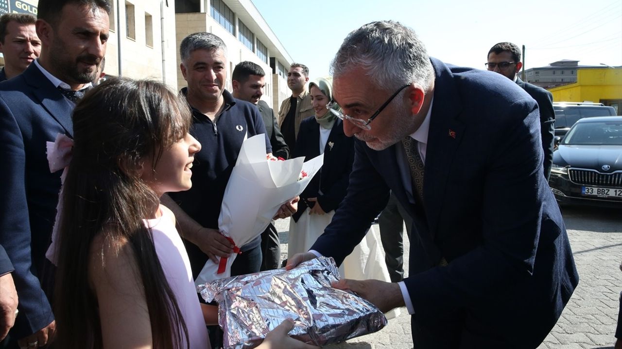Bakan Işıkhan'dan Bitlis'te Çalışma Hayatı Mesajları