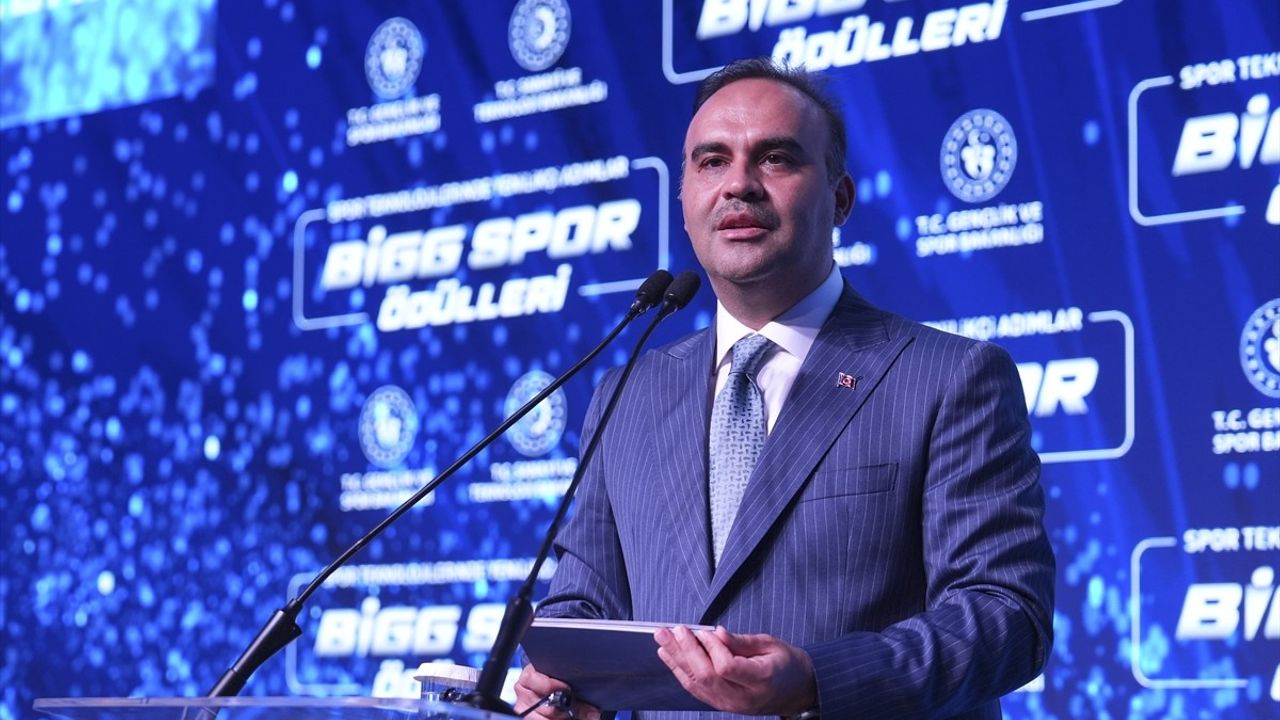 Bakan Kacır, BİGG Spor Ödülleri Töreni'nde Yenilikçi Spor Teknolojilerine Dikkat Çekti