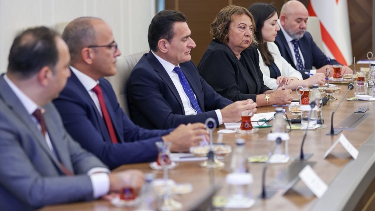 Bakan Kurum ve KKTC Heyeti Ortak Projeleri Görüştü