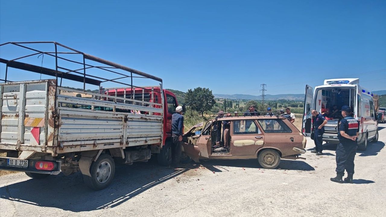 Balıkesir'de Trafik Kazasında 6 Yaralı