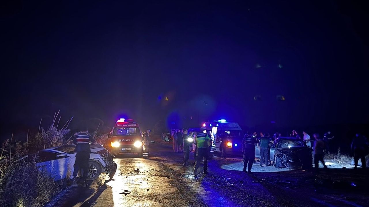 Balıkesir'de Zincirleme Trafik Kazası: 3 Kişi Hayatını Kaybetti