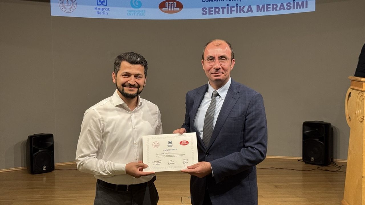 Berlin'de Sertifika Töreni: Osmanlı Türkçesi ve Hat Sanatı Kursları
