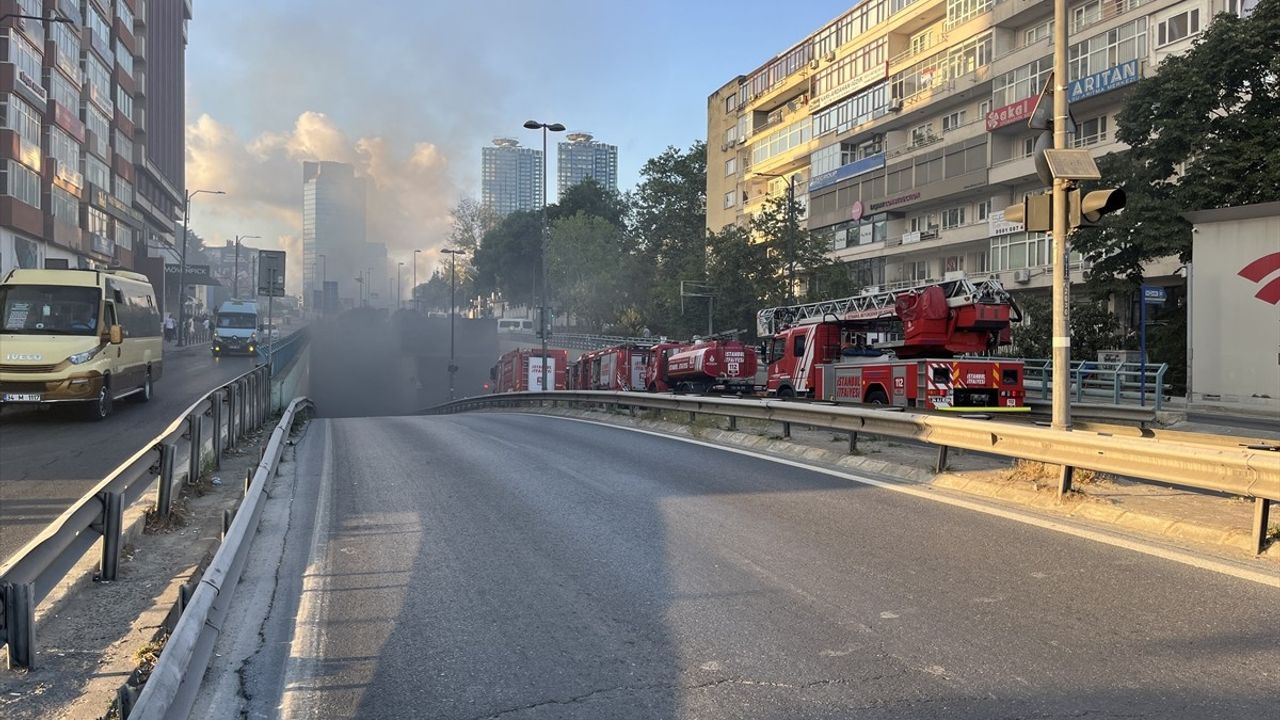 Beşiktaş'taki Özel Halk Otobüsünde Yangın: Yangın Söndürüldü