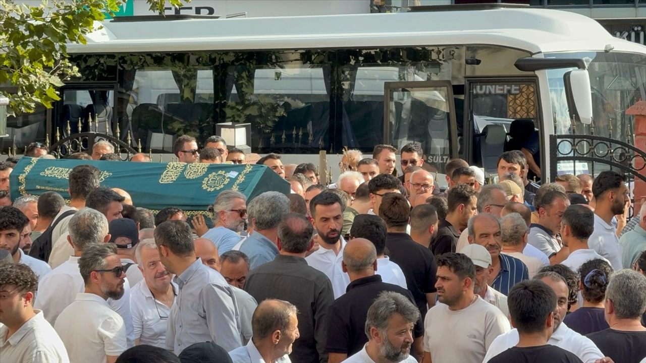 Beykoz'da Servis Araç Kazası Sonrası Motosiklet Sürücüsü Defnedildi