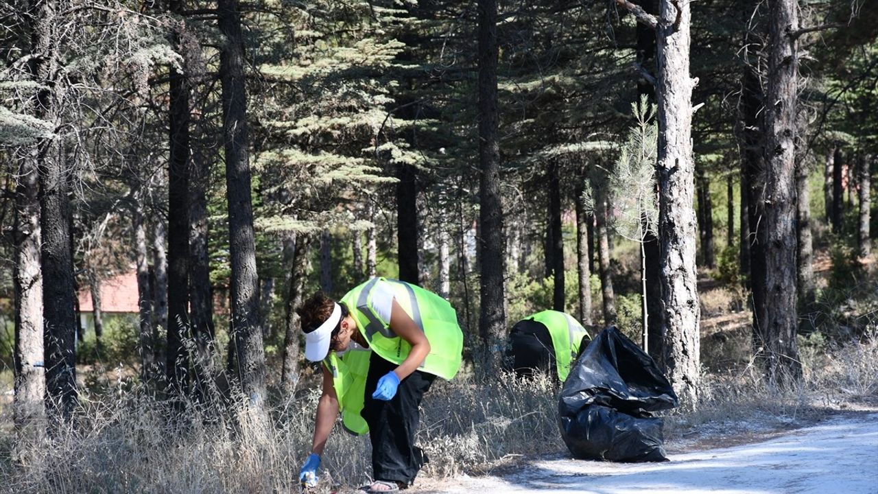 Bilecik'te Kent Ormanı'nda Temizlik Etkinliği: 20 Ton Çöp Toplandı