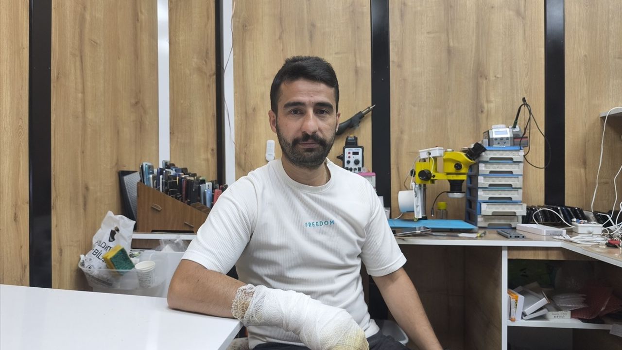 Bingöl’de Cep Telefonu Bataryası Patladı: Güvenlik Kamerası Anbean Kaydetti