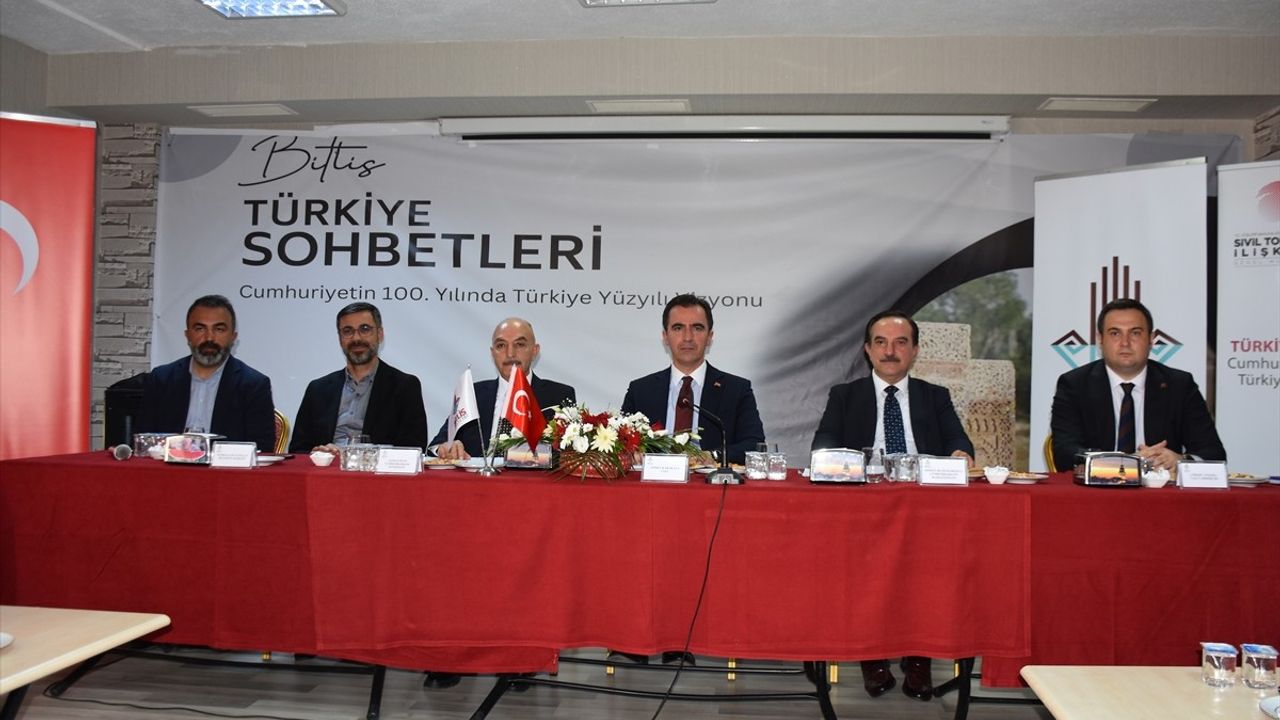 Bitlis'te Türkiye Sohbetleri Toplantısı Düzenlendi