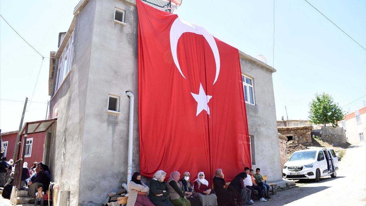 Bitlisli Şehit Sözleşmeli Erlerin Ailelerine Acı Haber Ulaştı