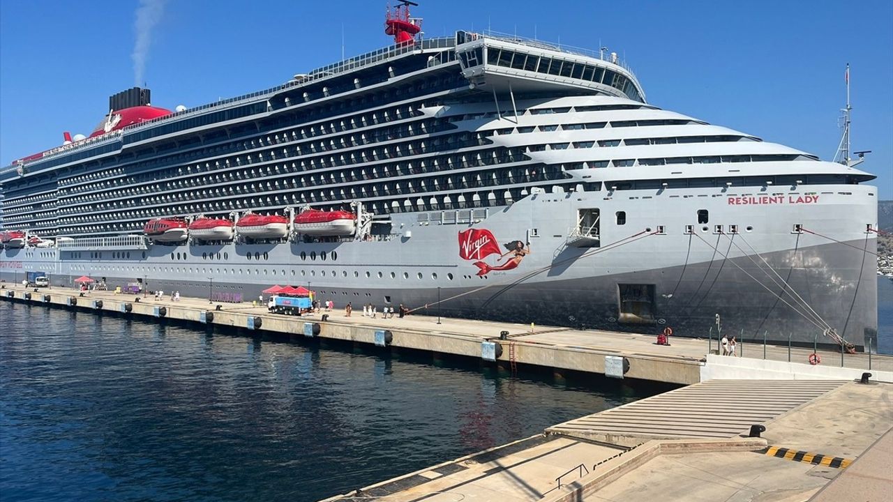 Bodrum'a 2,600 Yolcuyla 'Resilient Lady' Kruvaziyeri Geldi