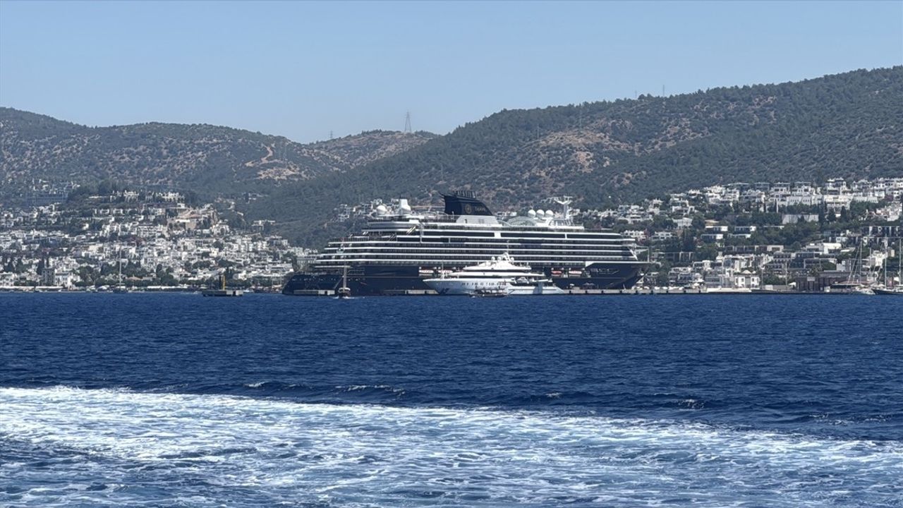 Bodrum'a 734 Yolcu Taşıyan 'Explora I' Gemisi