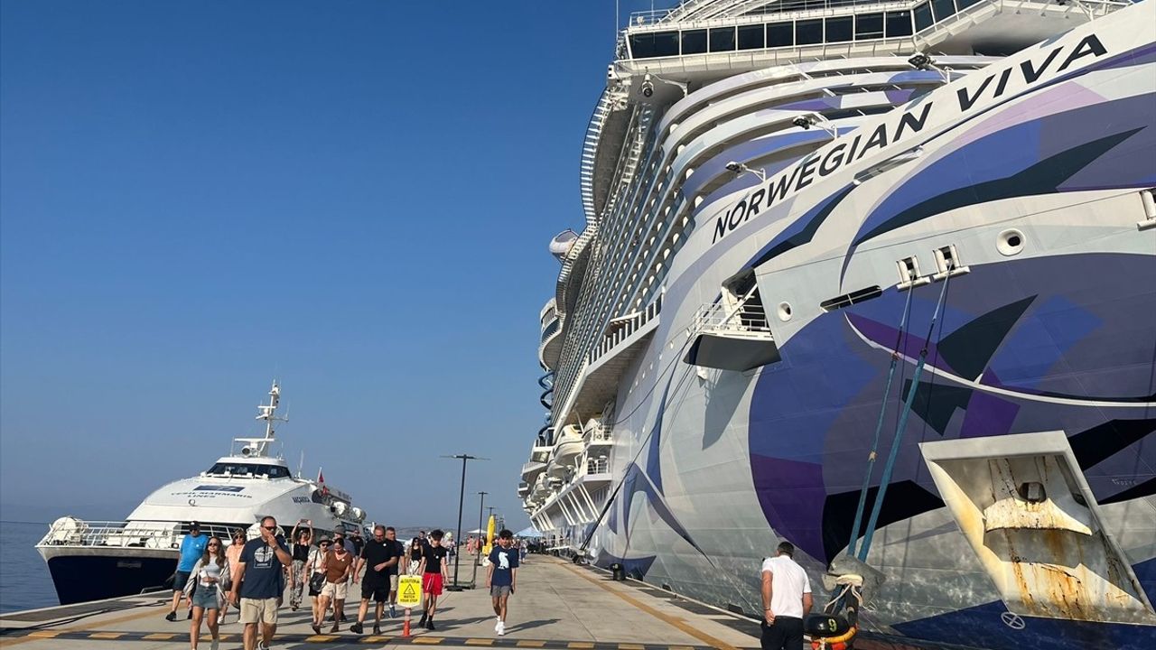 Bodrum'a Norwegian Viva Kruvaziyeri İle Gelen Turistler