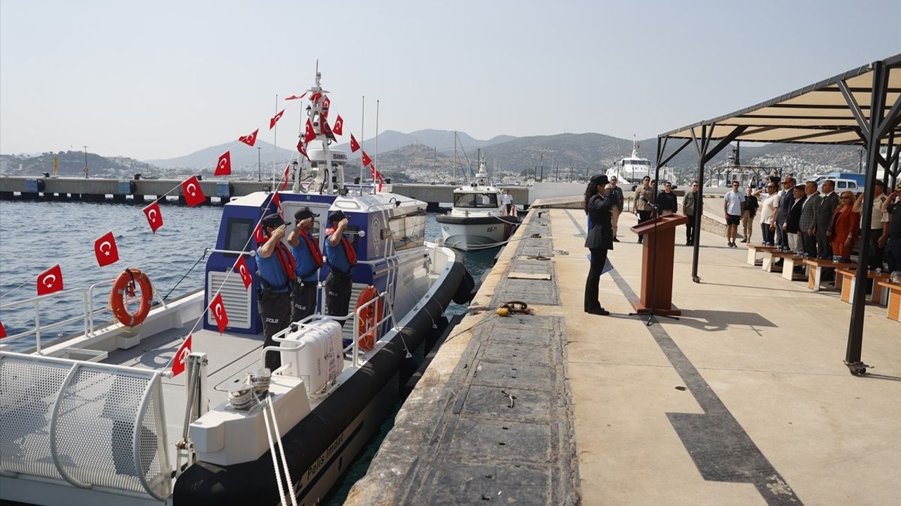 Bodrum'da Şehit Komiser Ekrem Uyar Kontrol Botu Denize İndirildi