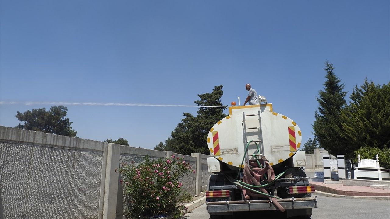 Buca'da Orman Yangını: Havadan ve Karadan Müdahale Devam Ediyor