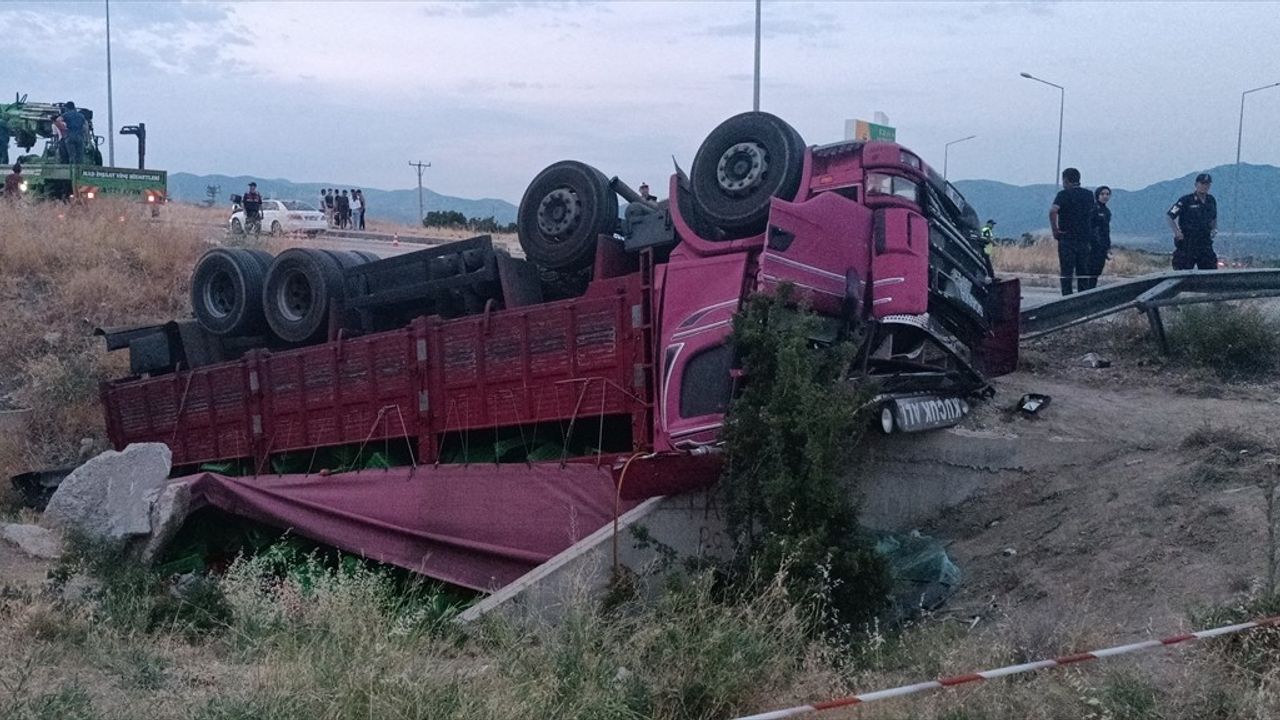 Burdur'da Kamyonet Kazası: Sürücü Hayatını Kaybetti