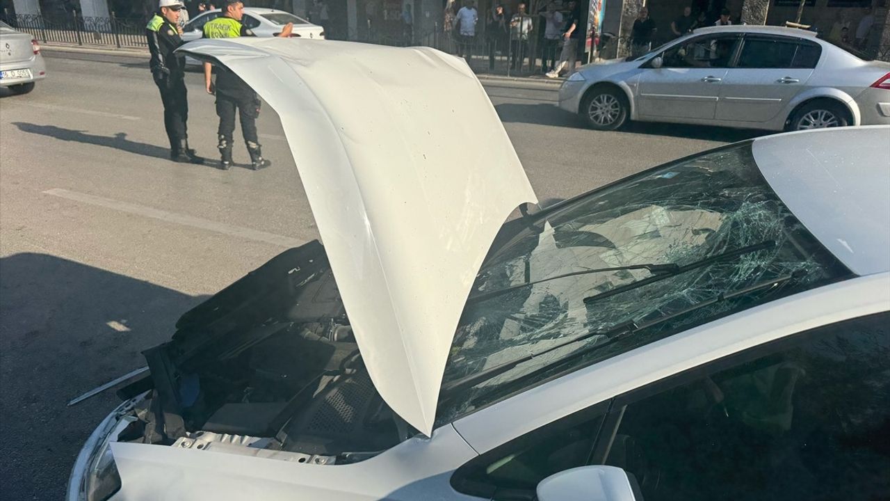 Bursa'da Trafik Kazası: Polis Memuru Ağır Yaralandı