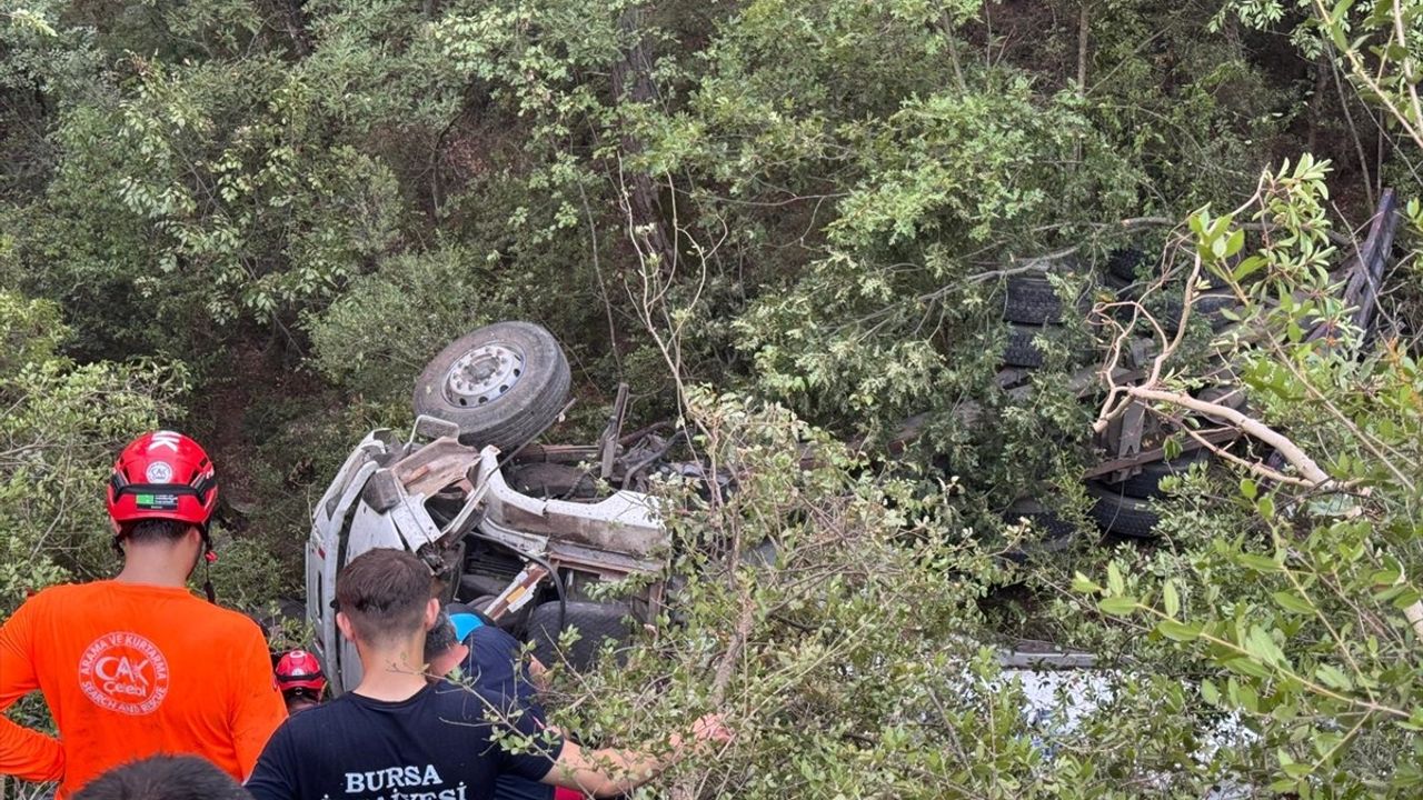 Bursa'da Yangın Bölgesine Su Taşıyan Tankerin Devrilmesi Sonucu Üç Kişi Hayatını Kaybetti