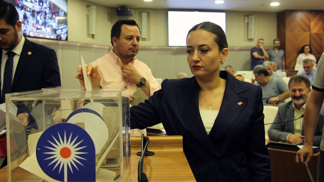 Büşra Özdemir Antalya Büyükşehir Belediyesi Başkanvekili Oldu