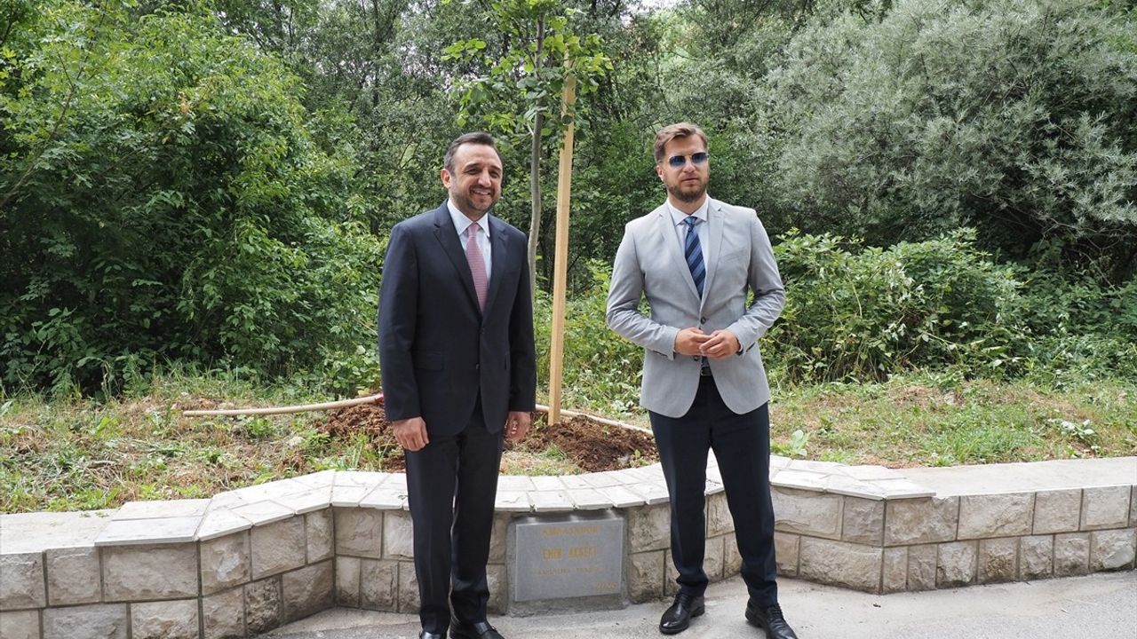 Büyükelçi Emin Akseki'ye Hatıra Fidanı