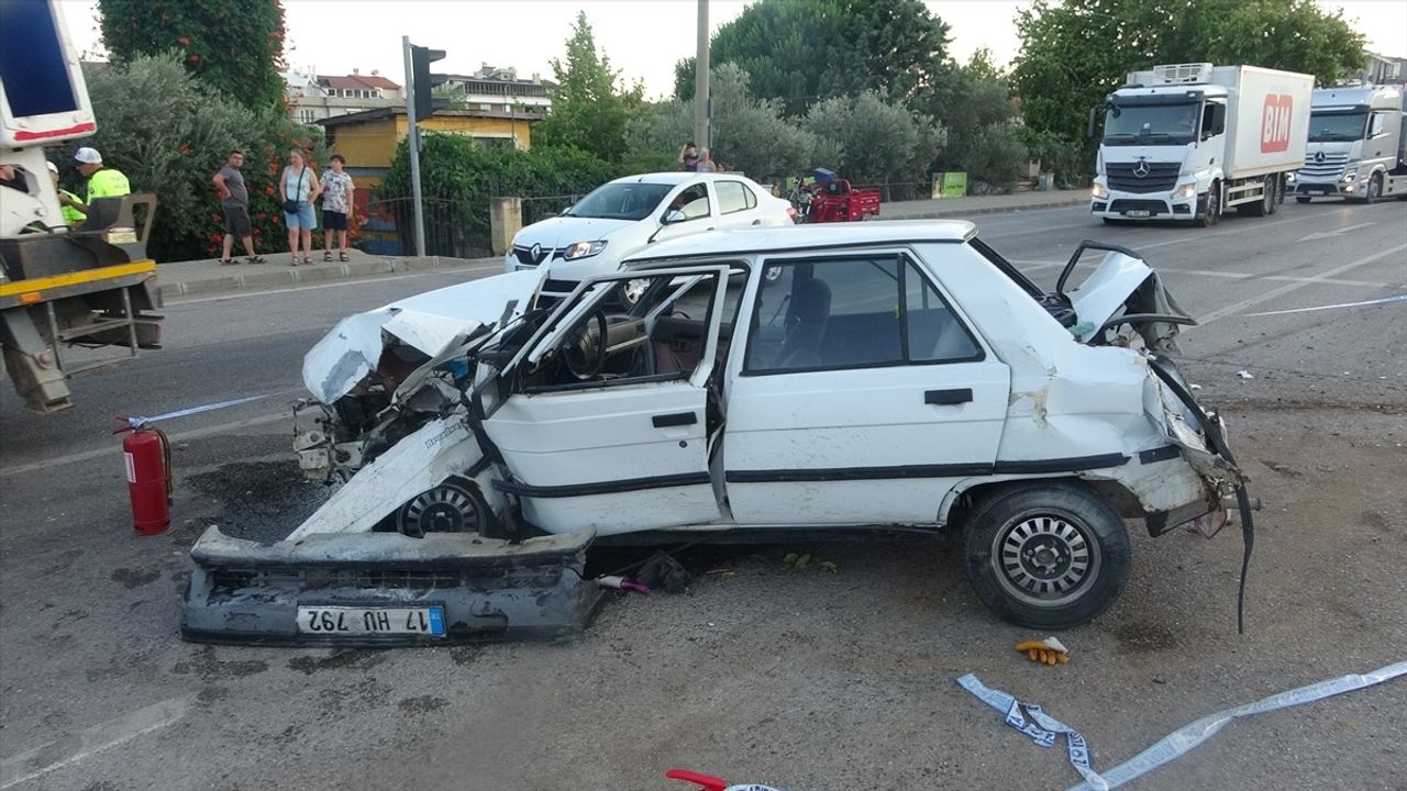 Çanakkale'de Frek Boşalan Kamyonun Kazası: Bir Kişi Hayatını Kaybetti