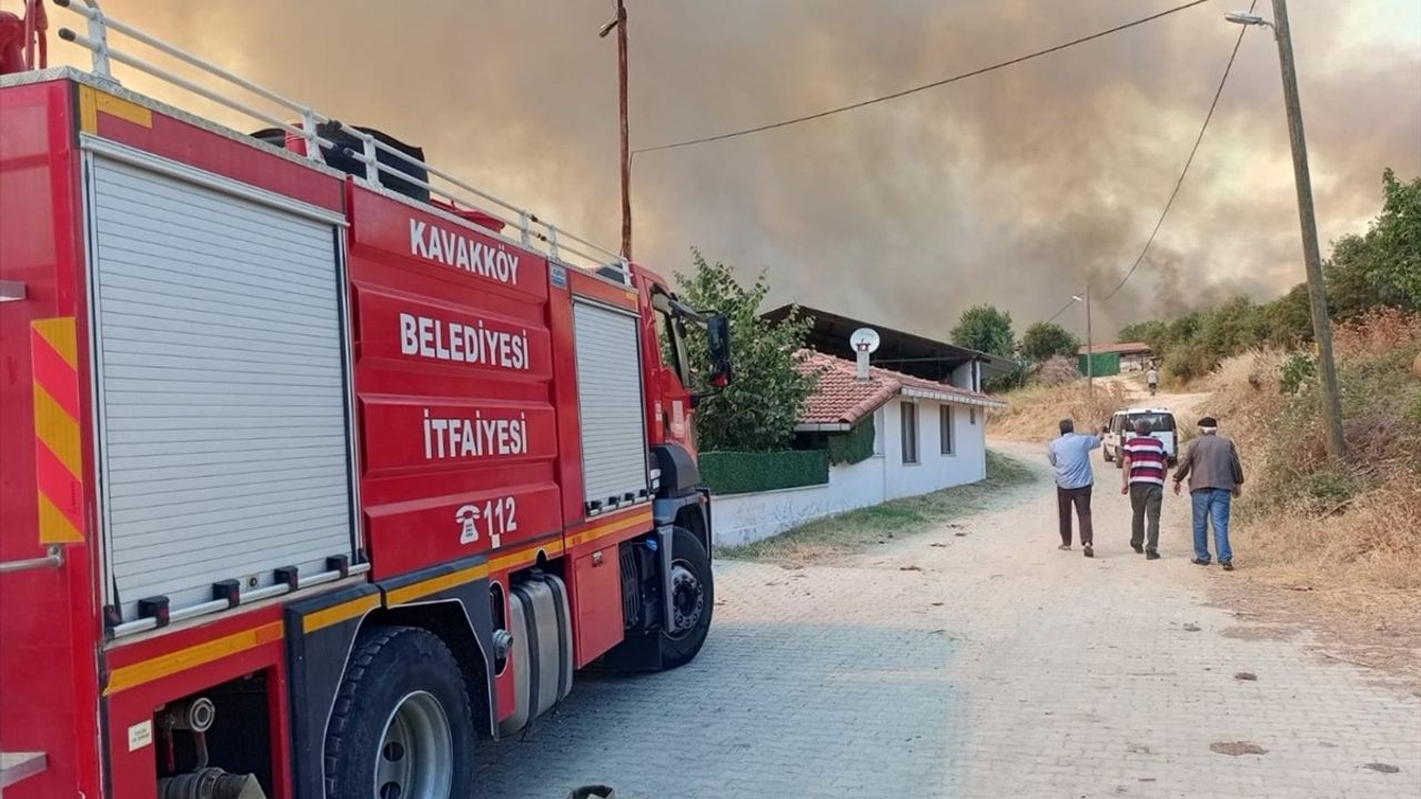 Çanakkale'de Tarım Arazisinde Yangın: Müdahale Devam Ediyor