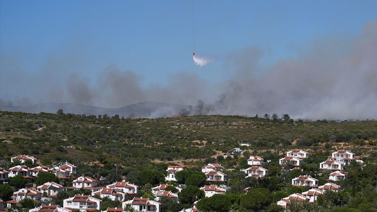 Çeşme'deki Yangına Hızla Müdahale Ediliyor