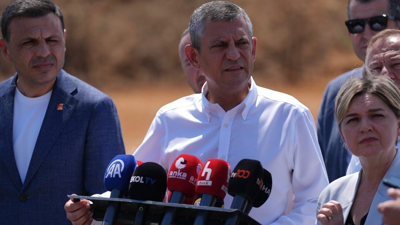 CHP Genel Başkanı Özel, İmamoğlu'na Cezaevinde Ziyaret Gerçekleştirdi