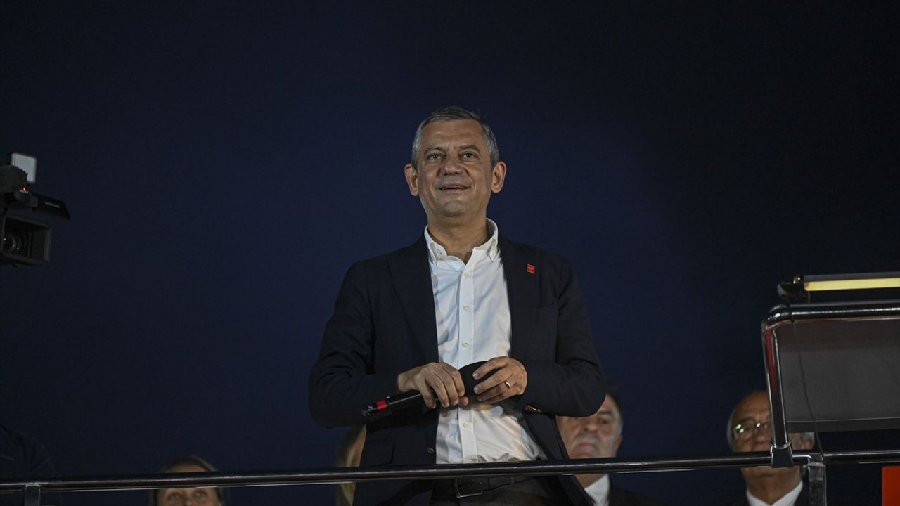 CHP Genel Başkanı Özgür Özel, Şile'de Yolsuzluk İddialarına Tepki Gösterdi