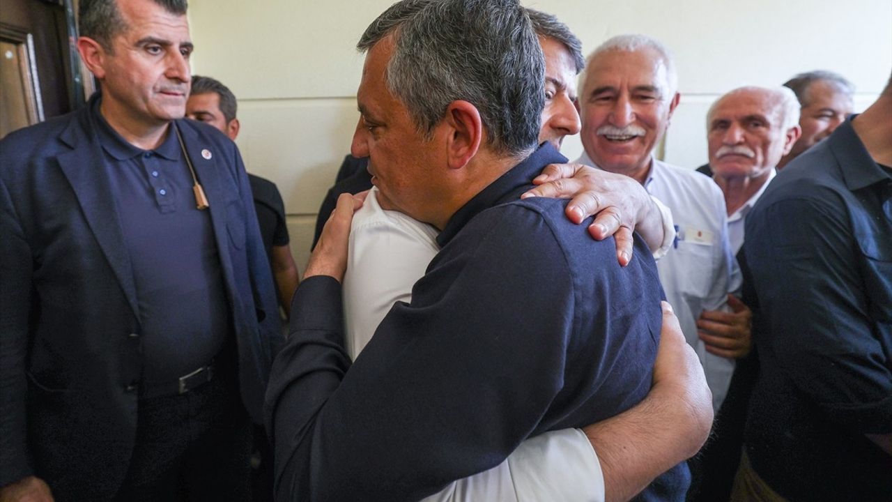 CHP Genel Başkanı Özgür Özel, Tutdere'yi Ziyaret Etti