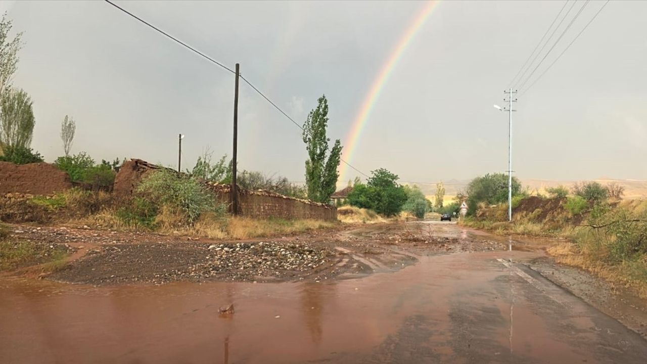 Çorum'da Sağanak Yağış Dereleri Taşırdı
