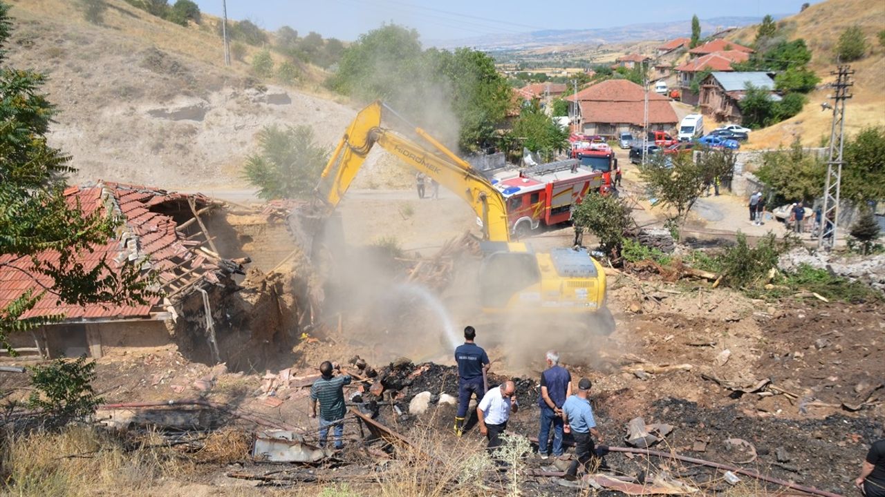Çubuk'ta İki Evde Korkutan Yangın Söndürüldü