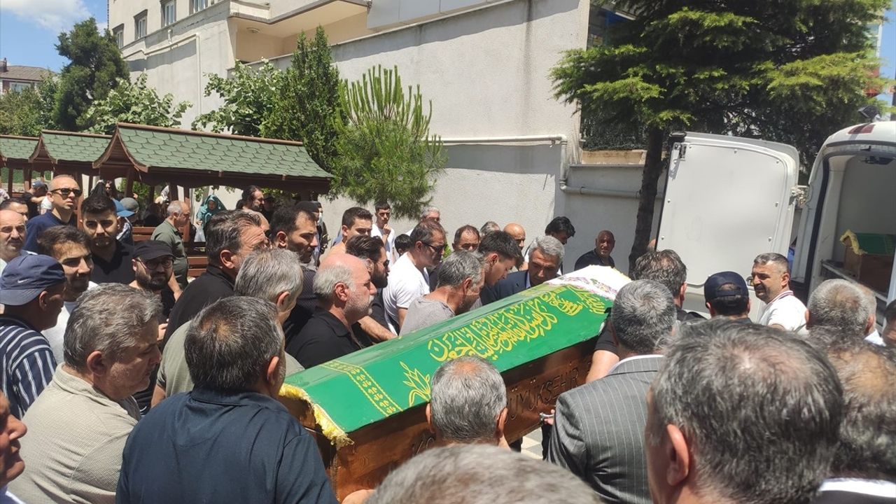 Cumhuriyet ile Yaşıt 102 Yaşındaki Şükriye Yılandiloğlu Hayatını Kaybetti