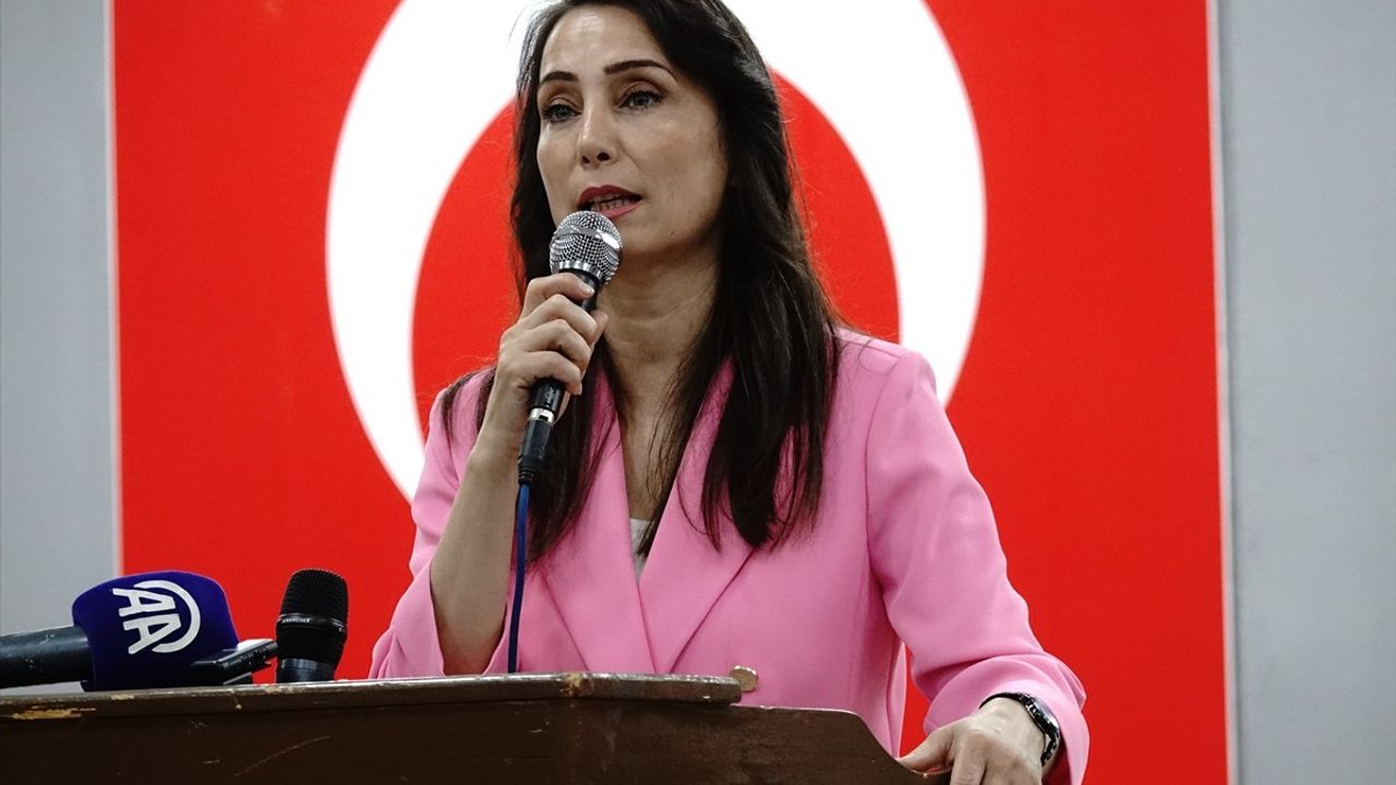 DEM Parti Eş Genel Başkanı Hatimoğulları, Edremit'te Toplantı Gerçekleştirdi